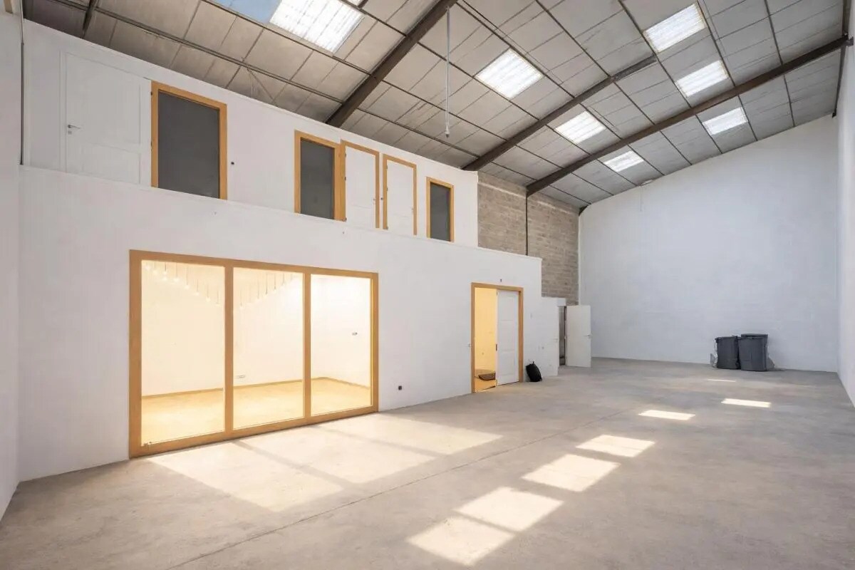 Office in Vaulx-en-Velin to rent Interior Photo- Image 1 of 7