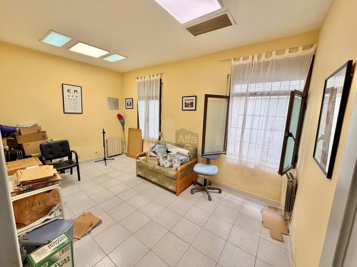 Madrid, MAD 28004 - Unit IZ -  - Interior Photo - Image 1 of 11
