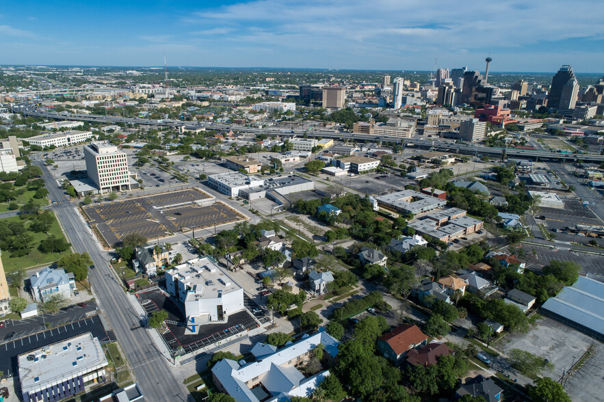 222 W Cypress St, San Antonio, TX for rent - Building Photo - Image 3 of 35