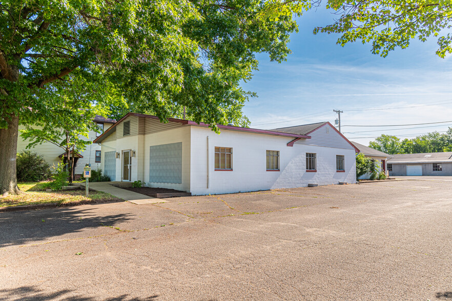 100 Elizabeth St, Newcomerstown, OH for sale - Primary Photo - Image 1 of 40