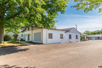 100 Elizabeth St, Newcomerstown, OH for sale Primary Photo- Image 1 of 41