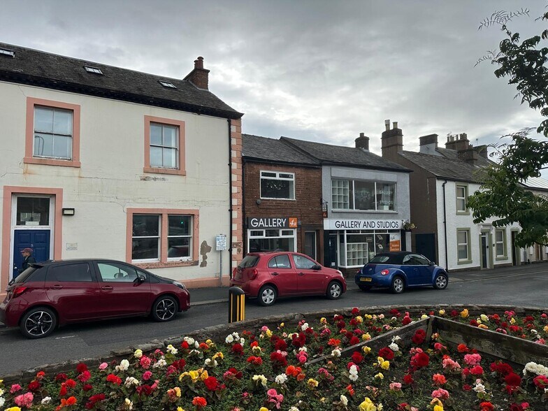 4A Corney Sq, Penrith to rent - Building Photo - Image 3 of 5