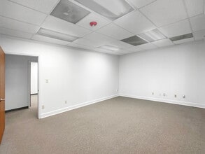 200 Cahaba Park Cir, Birmingham, AL to rent Interior Photo- Image 1 of 14