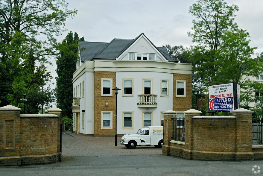 Portsmouth Rd, Esher for rent - Building Photo - Image 2 of 8