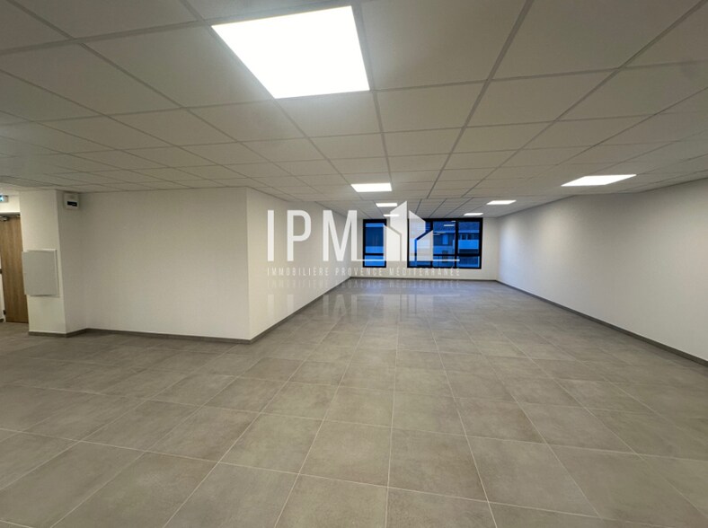 53 Chemin De Beaudinard Aux Solans, 13400 Aubagne, Aubagne for sale - Building Photo - Image 3 of 4