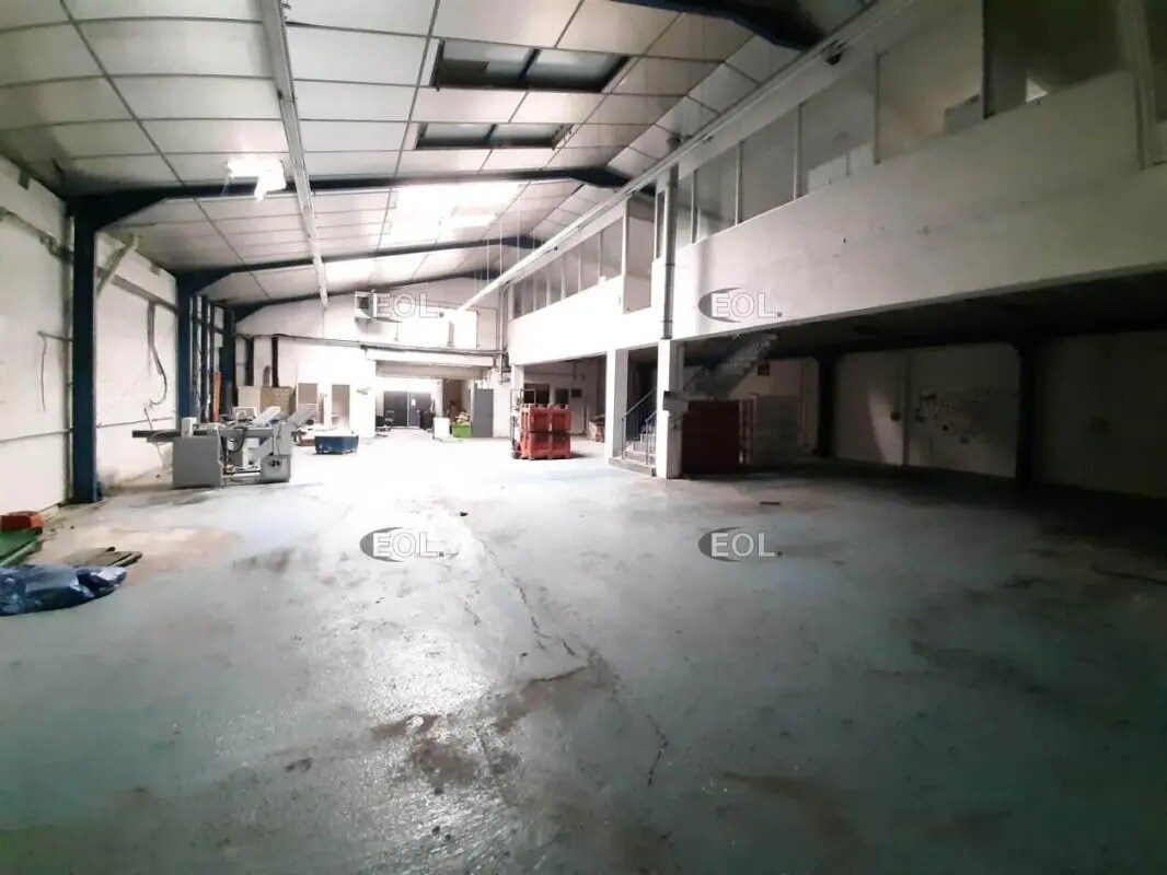 Light Industrial in Maisons-Alfort for sale Building Photo- Image 1 of 12