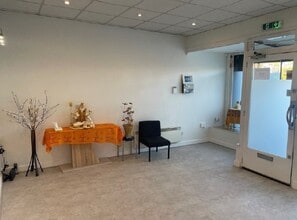 857 Honeypot Ln, Stanmore to rent Interior Photo- Image 1 of 1