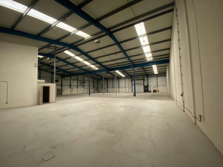 2-12 Market Pl, Dewsbury to rent - Building Photo - Image 3 of 10