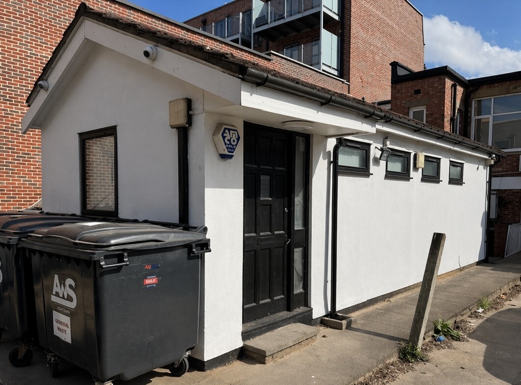 Brent St, London to rent Primary Photo- Image 1 of 3