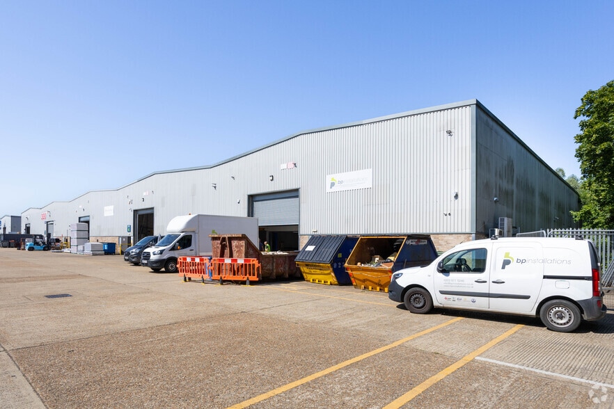 Whittle Way, Crawley to rent - Building Photo - Image 2 of 2