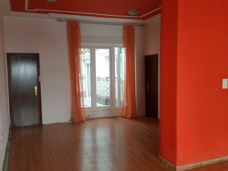 Retail in Ontinyent, Valencia to rent - Interior Photo - Image 3 of 6