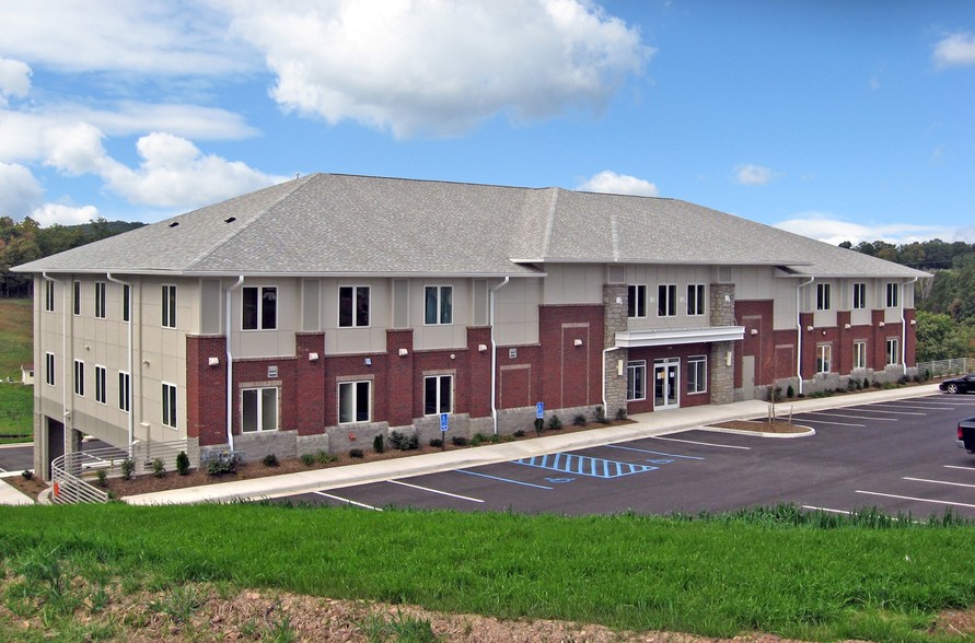 825 Davis St, Blacksburg, VA for rent - Building Photo - Image 1 of 17