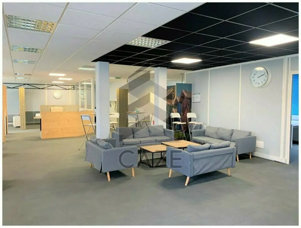 Office in Mérignac to rent Interior Photo- Image 1 of 6