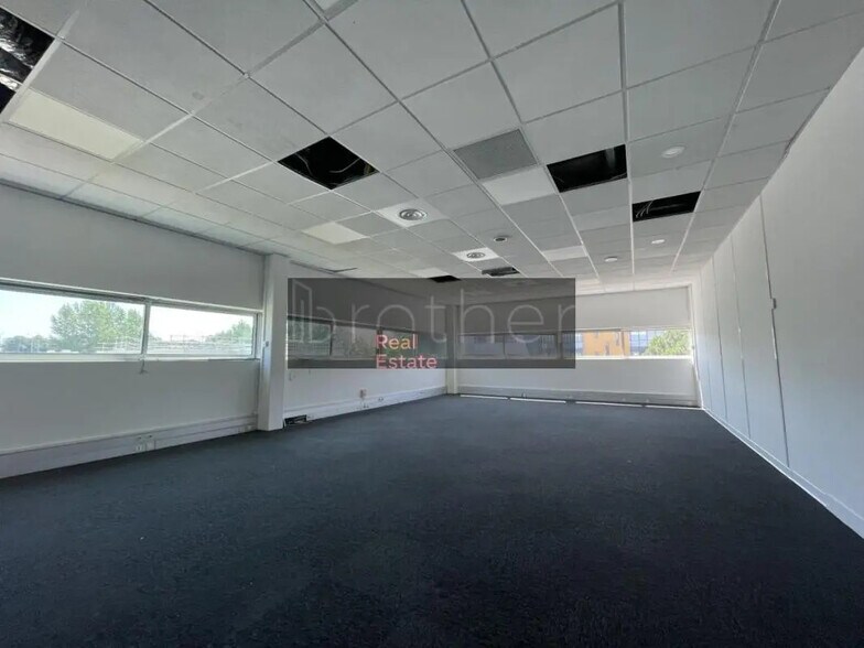 Office in Bordeaux for sale - Interior Photo - Image 1 of 6