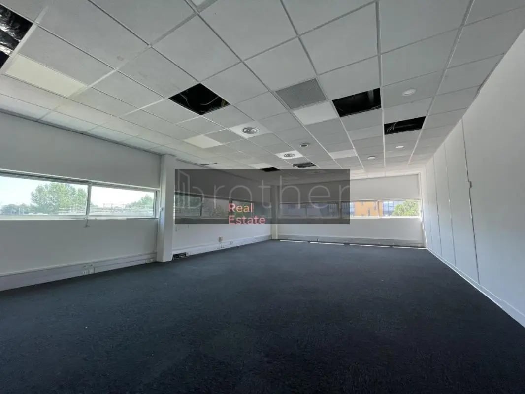 Office in Bordeaux for sale Interior Photo- Image 1 of 7