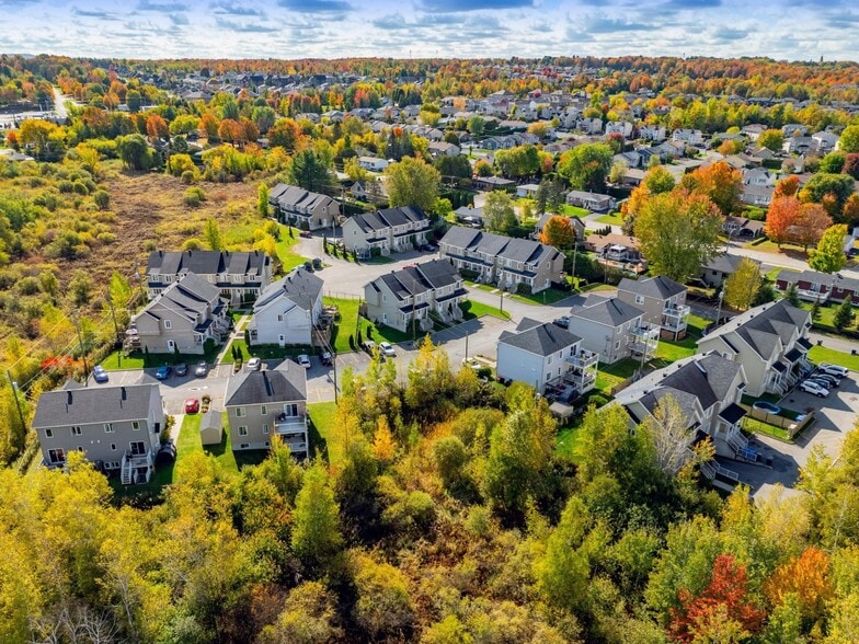 Lemieux Portfolio portfolio of 9 properties for sale on LoopNet.co.uk - Building Photo - Image 1 of 37