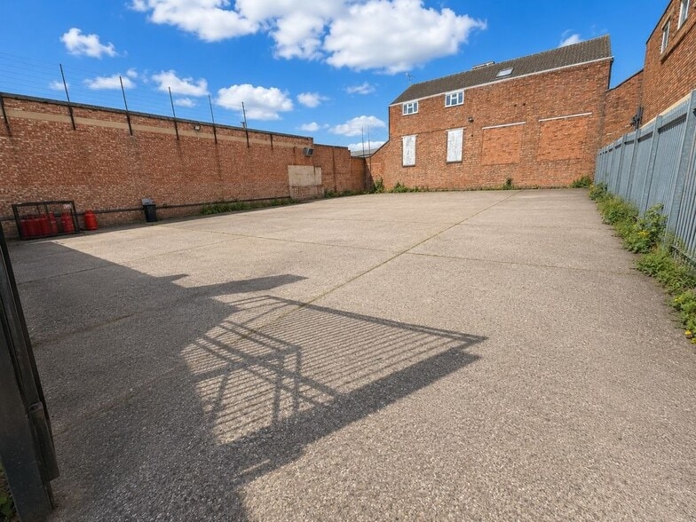 68 Linden St, Leicester to rent - Building Photo - Image 1 of 5