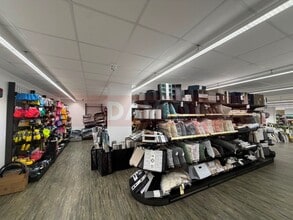 Retail in Santa Coloma de Gramenet, Barcelona to rent Interior Photo- Image 2 of 11