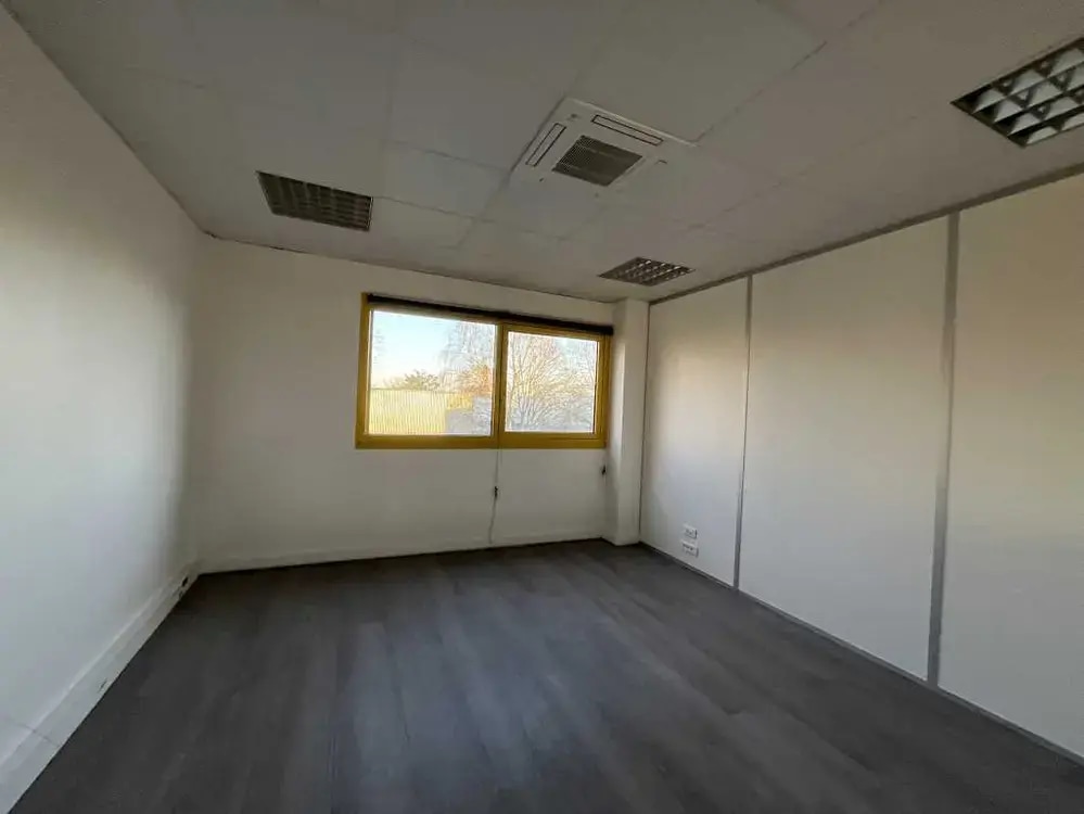 240 Rue Helene Boucher, Buc to rent Interior Photo- Image 1 of 7