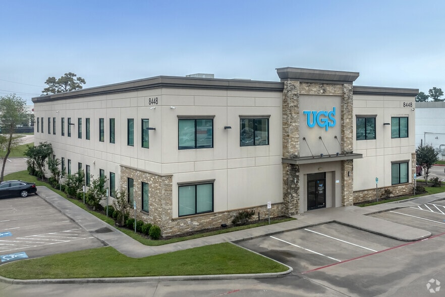 8448 N Sam Houston Pky W, Houston, TX for sale - Building Photo - Image 1 of 5