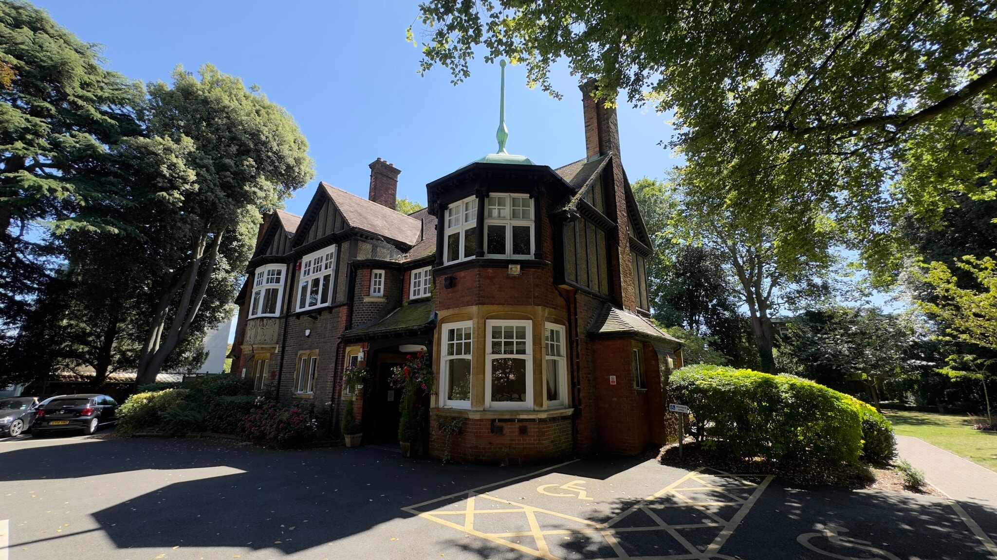 25 Worcester Rd, Sutton for sale Building Photo- Image 1 of 1