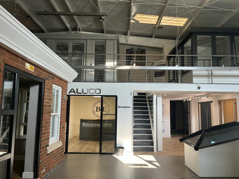 4-12 Kempson Clos, Aylesbury to rent - Building Photo - Image 2 of 16