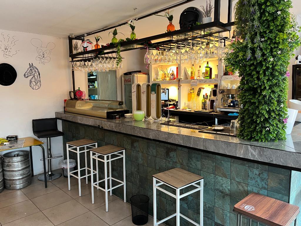 Retail in Madrid, Madrid to rent Interior Photo- Image 1 of 4