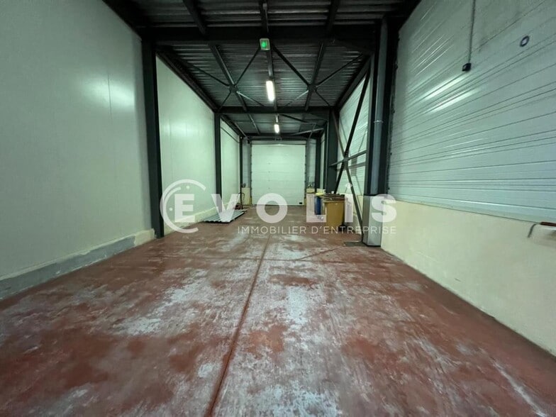 471 Rue Louis Arnal, Lozanne to rent - Interior Photo - Image 2 of 17