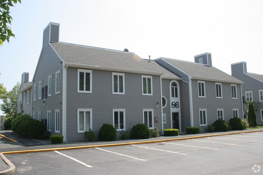 86 Faunce Corner Rd, Dartmouth 02747 UK