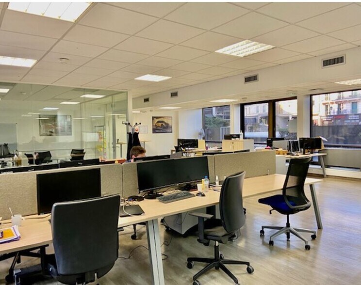 Office in Saint-Cloud to rent - Interior Photo - Image 2 of 7