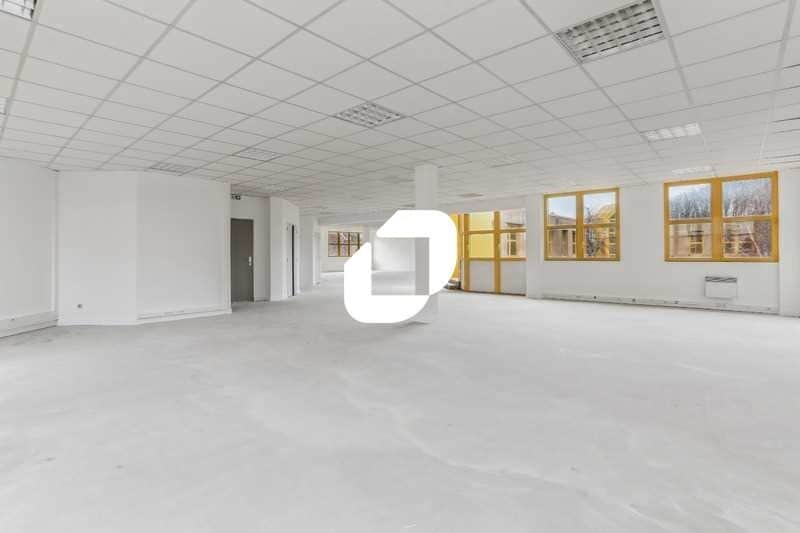 1 Rue De L'Egalite, Bagneux to rent - Interior Photo - Image 2 of 12