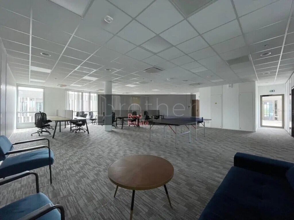 Location Bureaux 189 m² - Photo 1