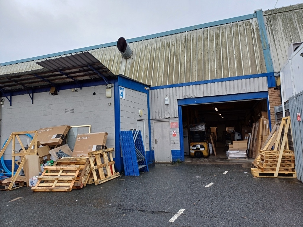 22 Bull Ln, London to rent Building Photo- Image 1 of 2