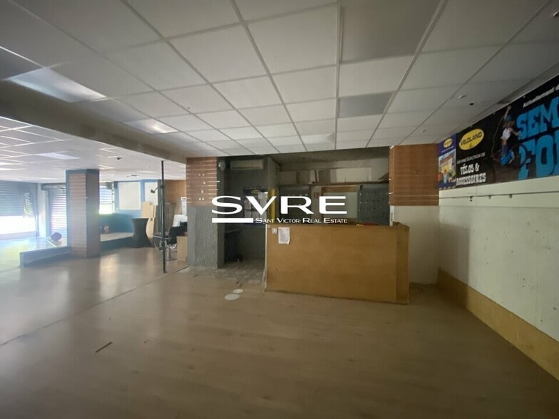 Retail in Marseille to rent - Building Photo - Image 3 of 11