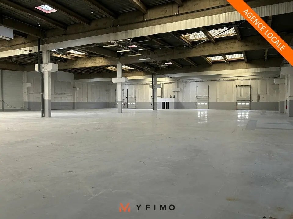 Industrial in Saint-Ouen-l'Aumône to rent Interior Photo- Image 1 of 4