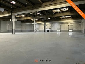 Industrial in Saint-Ouen-l'Aumône to rent Interior Photo- Image 1 of 4