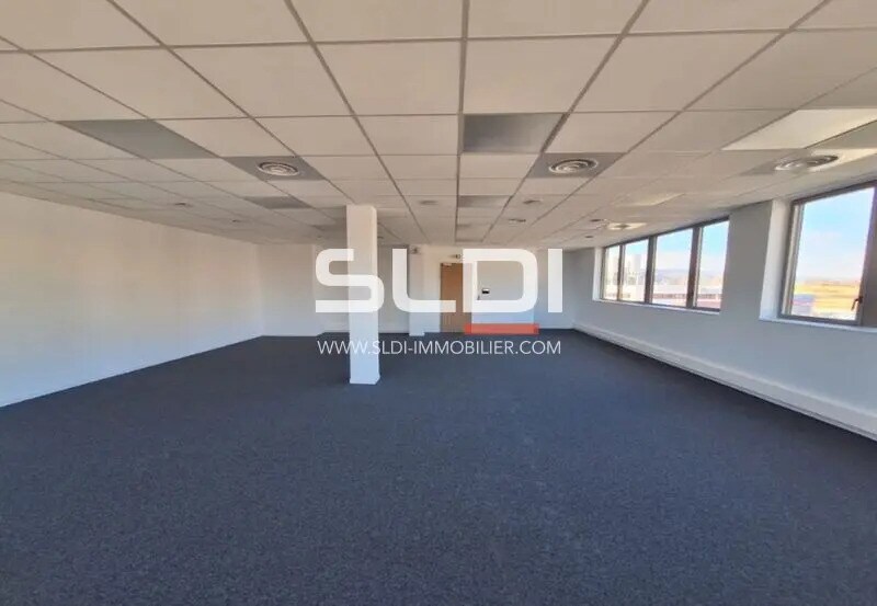 Office in Valence to rent - Interior Photo - Image 2 of 3