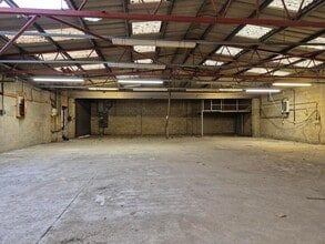 Gore Rd, New Milton to rent Interior Photo- Image 1 of 2