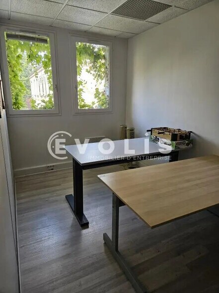 Office in Montrouge to rent - Interior Photo - Image 3 of 9