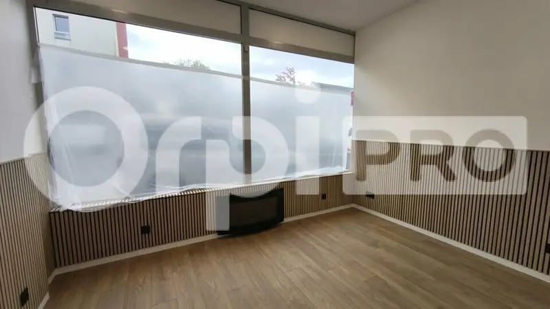 Retail in Savigny-sur-Orge to rent Interior Photo- Image 1 of 6