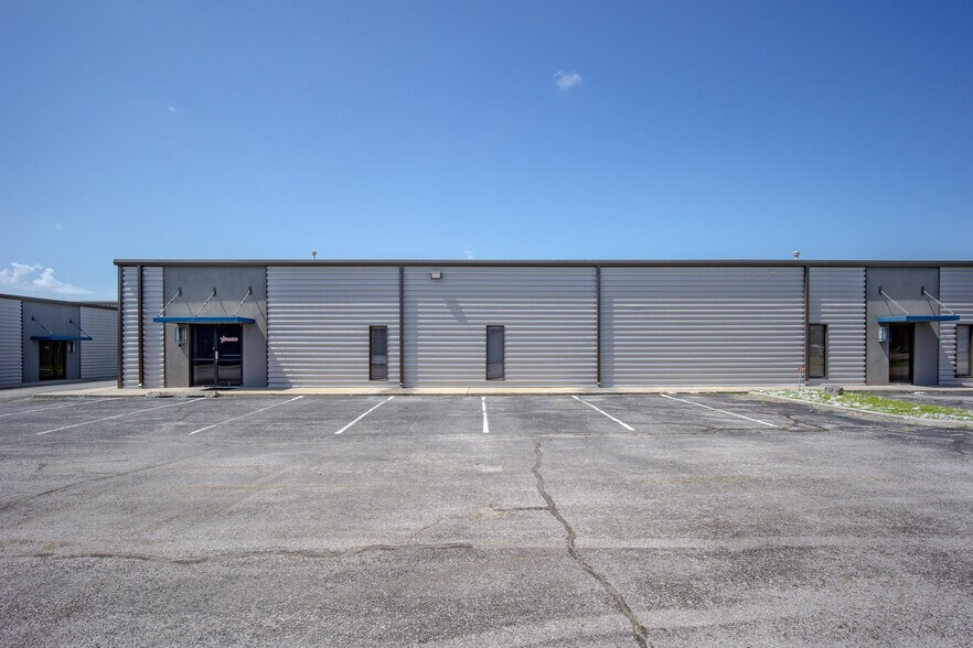 2845 Broce Dr, Norman, OK to rent - Building Photo - Image 2 of 12