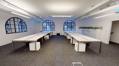 2 Sheraton St, London to rent Interior Photo- Image 1 of 5