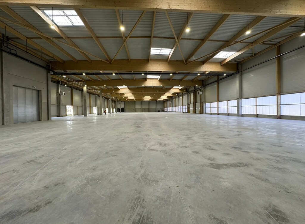 Location Entrepôt 5 508 m² - Photo 1