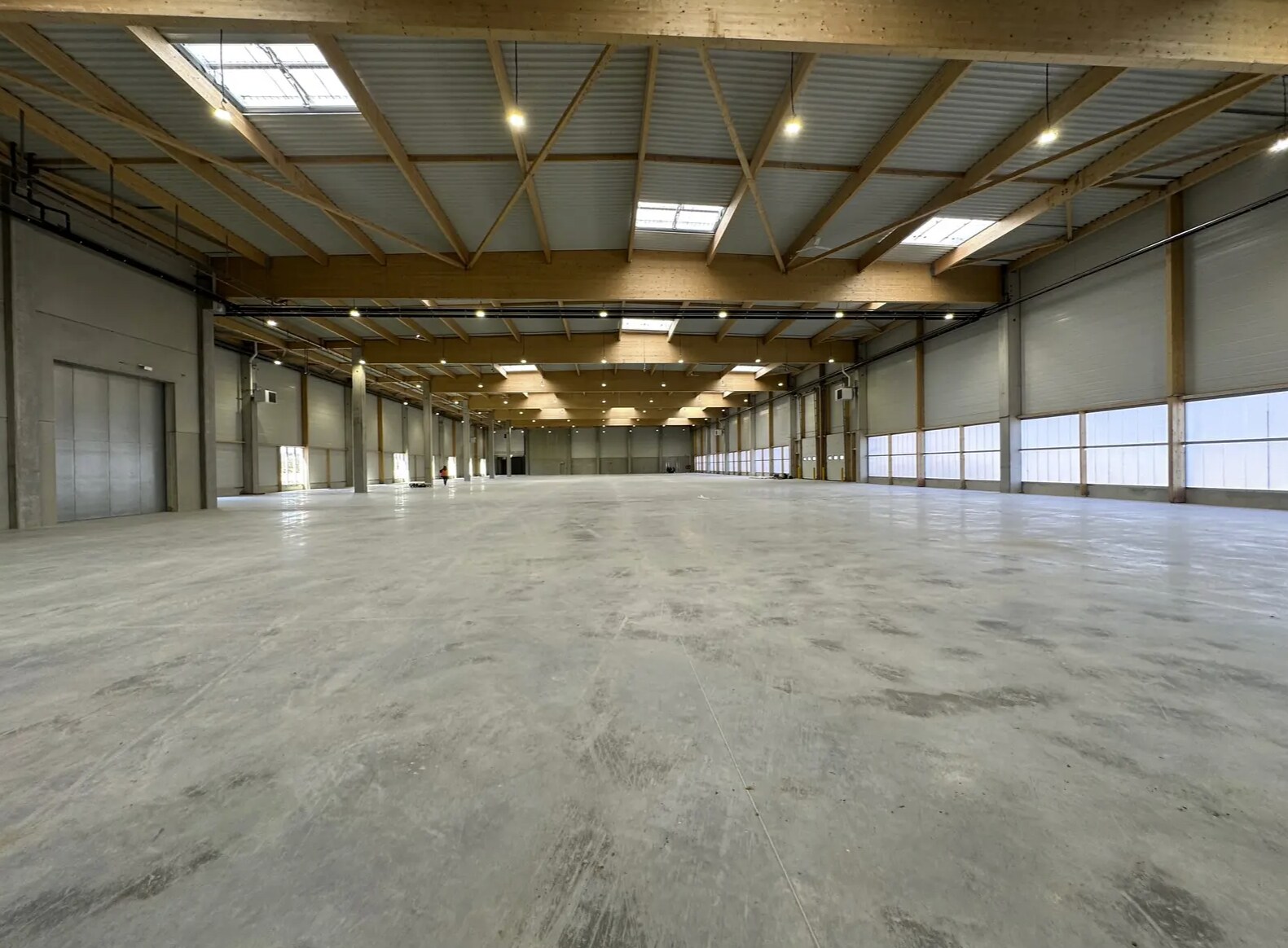 Industrial in Puiseux-en-France to rent Interior Photo- Image 1 of 5