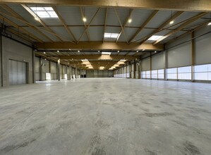 Industrial in Puiseux-en-France to rent Interior Photo- Image 1 of 5