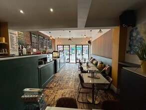 741 Wilmslow Rd, Manchester to rent Interior Photo- Image 2 of 4