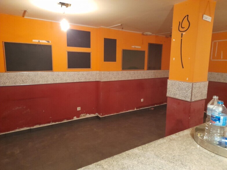 Retail in Cáceres, Cáceres to rent - Building Photo - Image 2 of 13