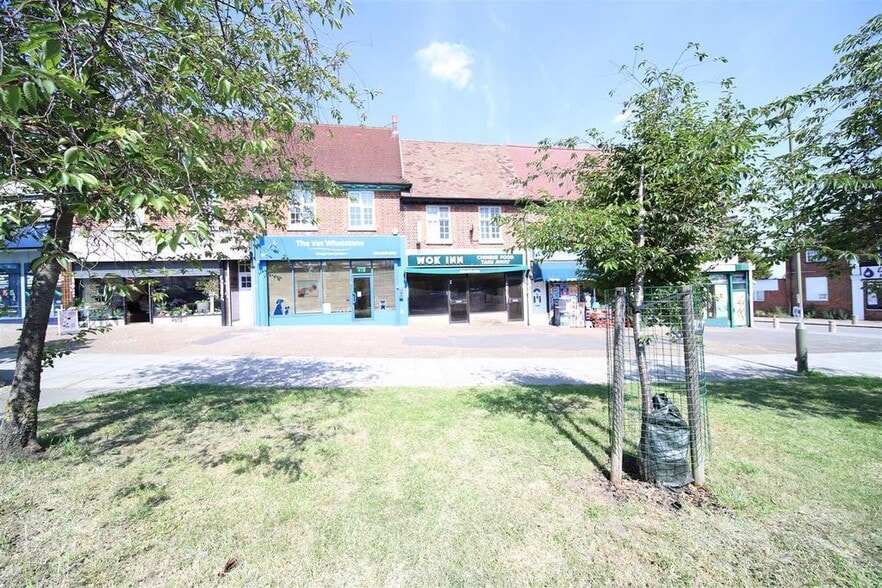 249 Oakleigh Rd N, London to rent - Building Photo - Image 2 of 17