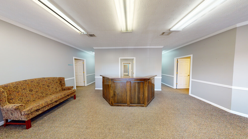 5771 Veterans Pky, Columbus, GA for rent - Interior Photo - Image 3 of 11