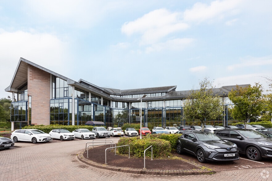 3 Redwood Cres, East Kilbride to rent - Primary Photo - Image 1 of 11